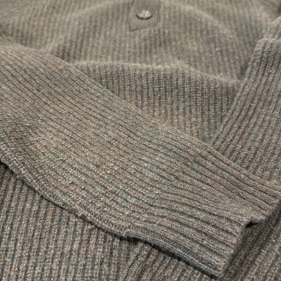 Banana Republic Wool Green Sweater - Picture 4 of 6